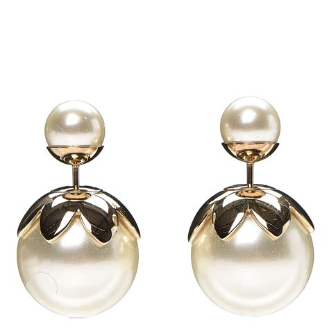 dior ohringe|Dior pearl earrings.